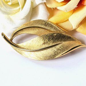 Vintage Sarah Coventry Leaf Gold Tone Brooch Pin
